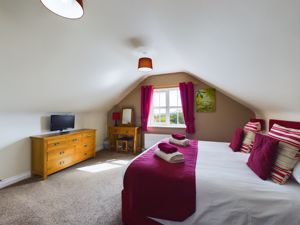 Maggie's Mews Master Bedroom- click for photo gallery